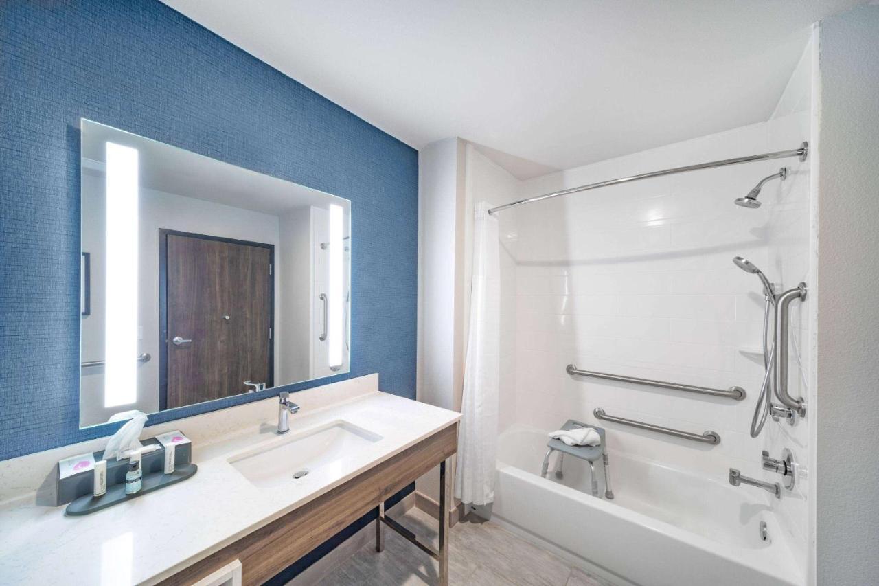 La Quinta Inn & Suites By Wyndham Galveston North At I-45 Kültér fotó