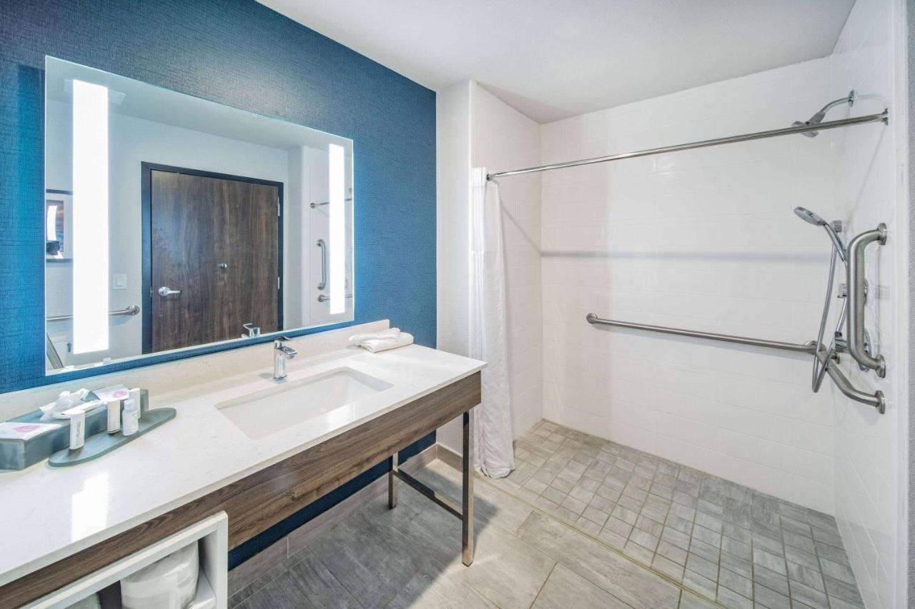 La Quinta Inn & Suites By Wyndham Galveston North At I-45 Kültér fotó